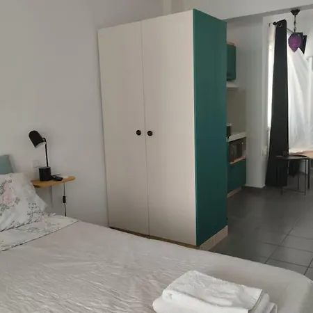 B3 - The Colorful One Apartment Aigio Exterior photo
